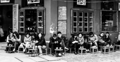 sao-que-huong-minh-gia-nua-den-vay