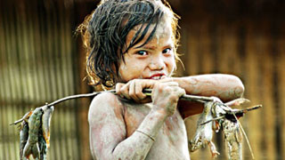 tre-em-mien-nui-bat-nhai-an