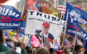 phai-yeu-nuoc-my-theo-cach-cua-trump